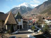 La chiesa di Lagundo – di fronte all’albergo Zum Stern